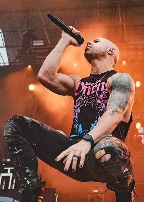 Bad Omens Tank - Chris on stage (hrv_images)