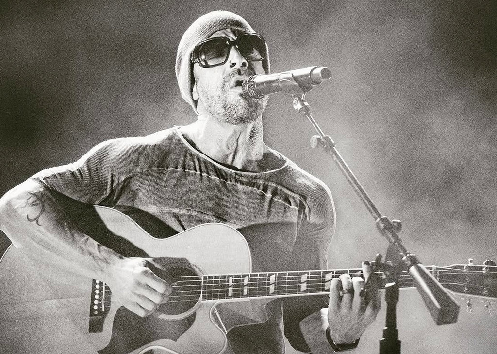 Green Tee - Chris on stage (hrv_images)