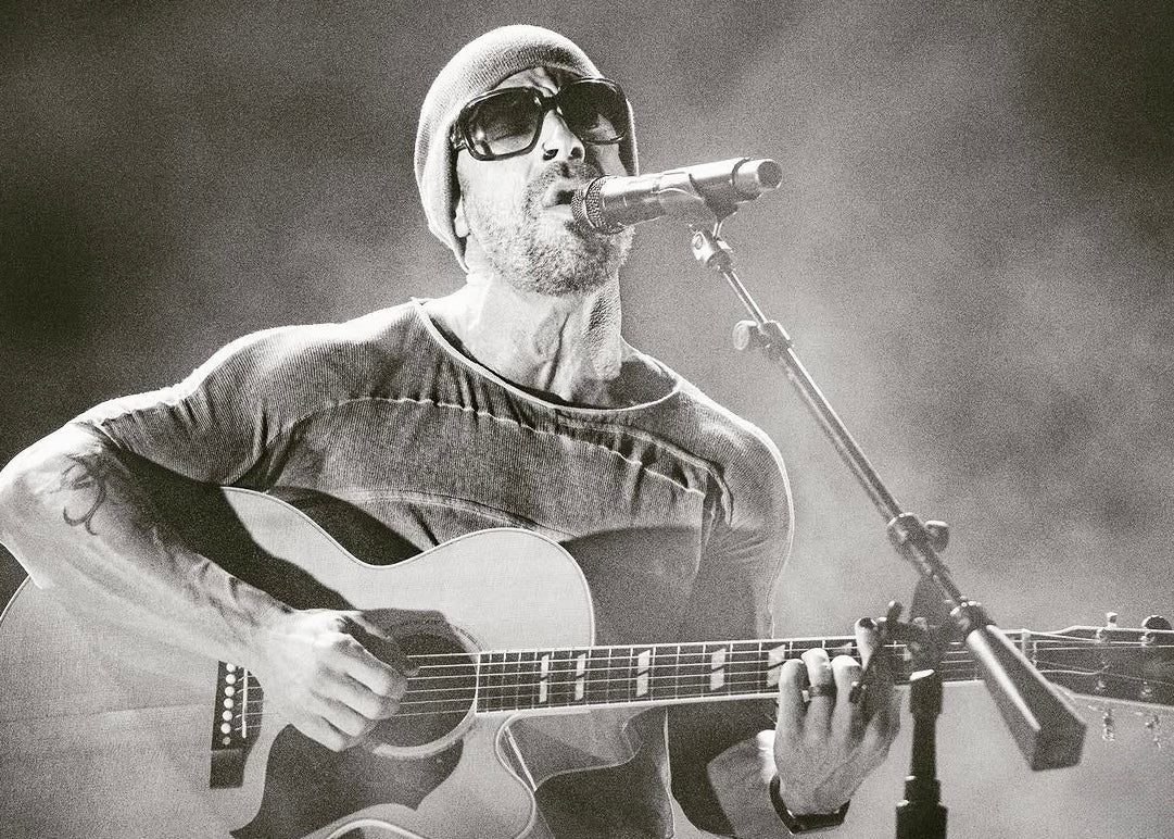 Green Tee - Chris on stage (hrv_images)