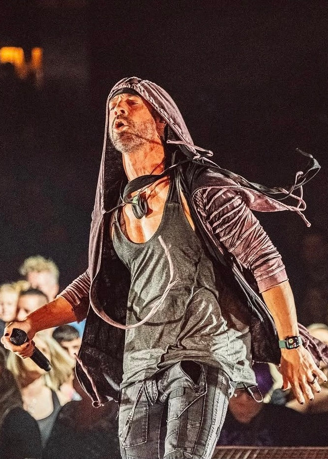 Black Tank #3 - Chris on stage (hrv_images)